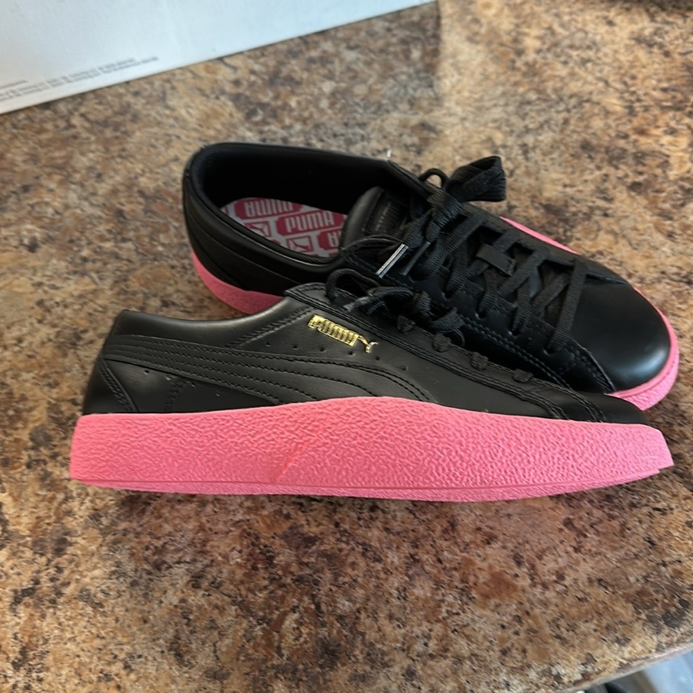 NEW Puma Black Sneakers w Pink Soles - Size 8 - Picture 2 of 5